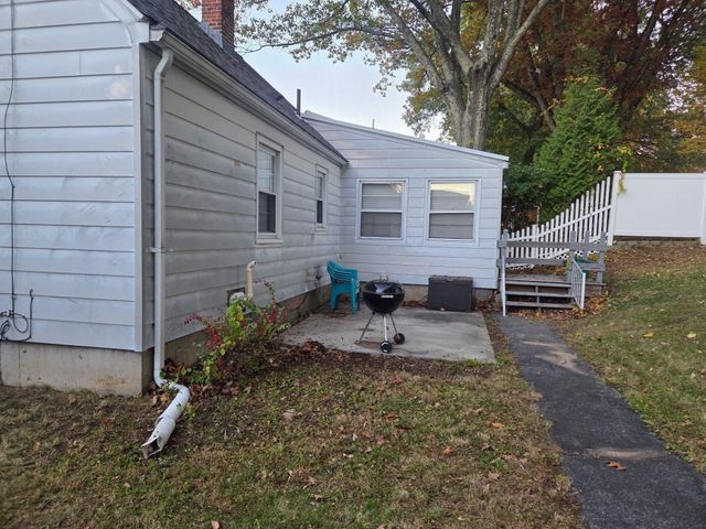 20 Ridgewood Rd, Worcester, MA 01606