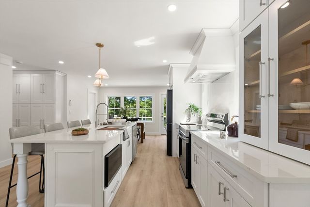 65 Dunstable Rd B, Chelmsford, MA 01863