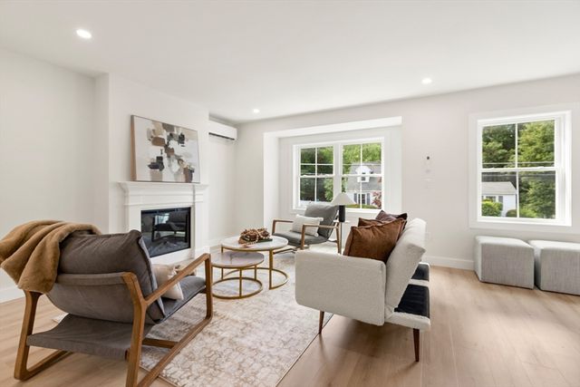 65 Dunstable Rd B, Chelmsford, MA 01863