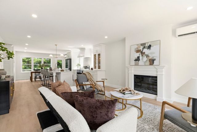 65 Dunstable Rd B, Chelmsford, MA 01863