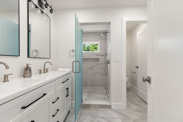 65 Dunstable Rd B, Chelmsford, MA 01863