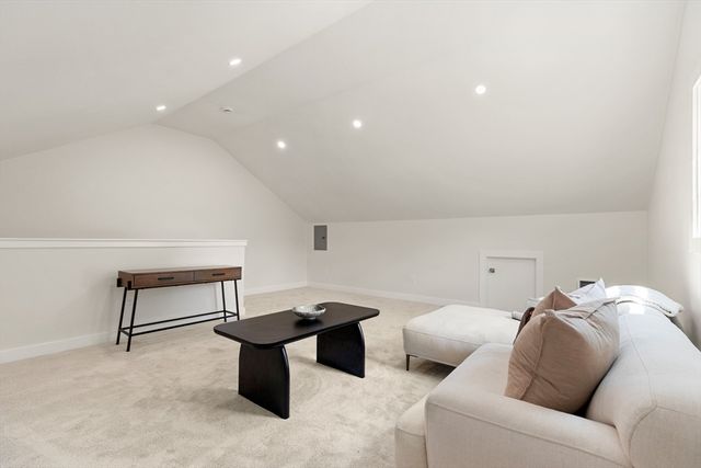 65 Dunstable Rd B, Chelmsford, MA 01863