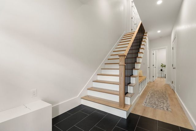 65 Dunstable Rd B, Chelmsford, MA 01863