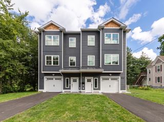 65 Dunstable Rd B, Chelmsford, MA 01863