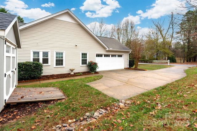 6045 Burnt Mill Run, Matthews, NC 28104