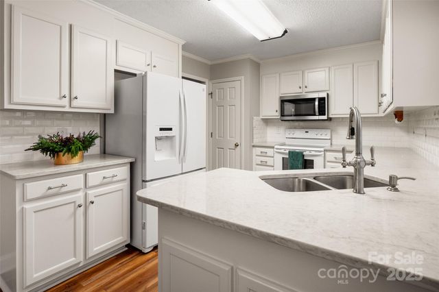 6045 Burnt Mill Run, Matthews, NC 28104