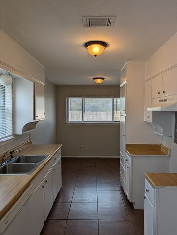 2901 San Marcos Drive, Fort Worth, TX 76116