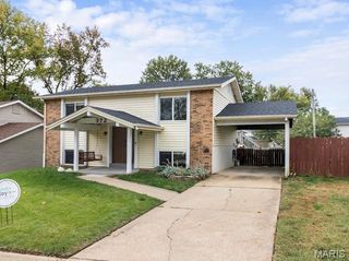 372 Messina Drive, Ballwin, MO 63021
