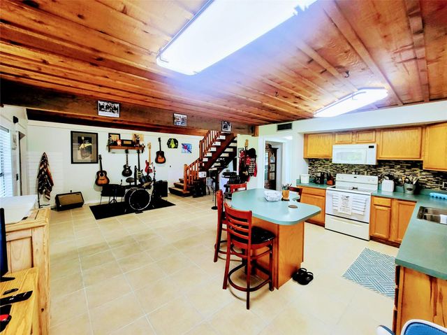 136 SW 85th Ave., Okeechobee, FL 34974