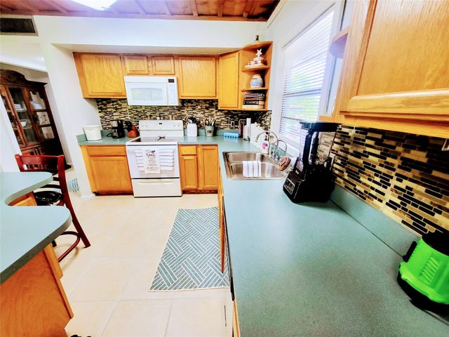 136 SW 85th Ave., Okeechobee, FL 34974