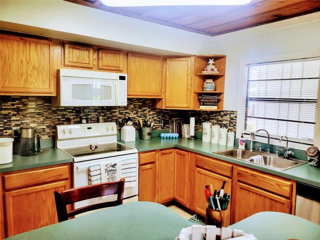 136 SW 85th Ave., Okeechobee, FL 34974