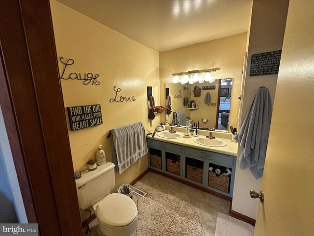 2117 BAINBRIDGE RD, Elizabethtown, PA 17022