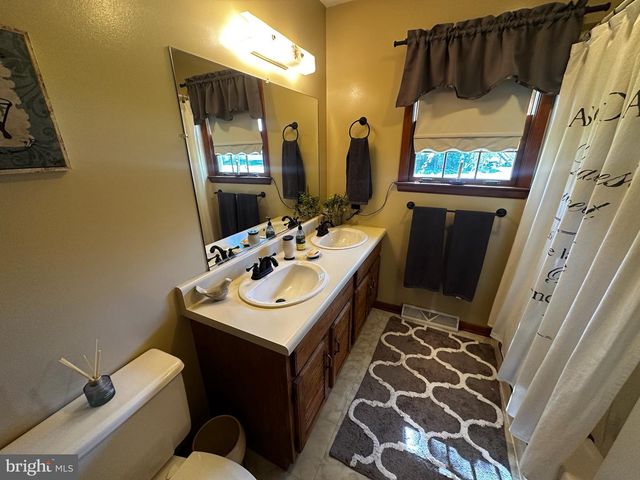 2117 BAINBRIDGE RD, Elizabethtown, PA 17022