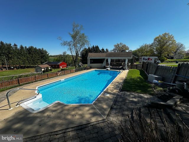 2117 BAINBRIDGE RD, Elizabethtown, PA 17022