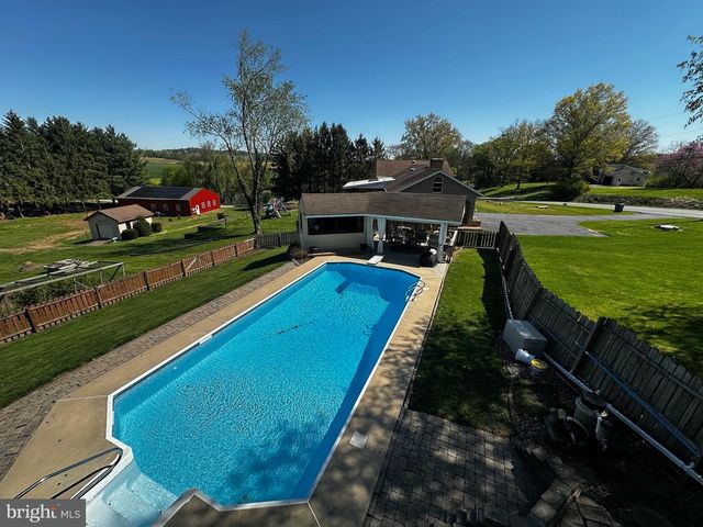 2117 BAINBRIDGE RD, Elizabethtown, PA 17022