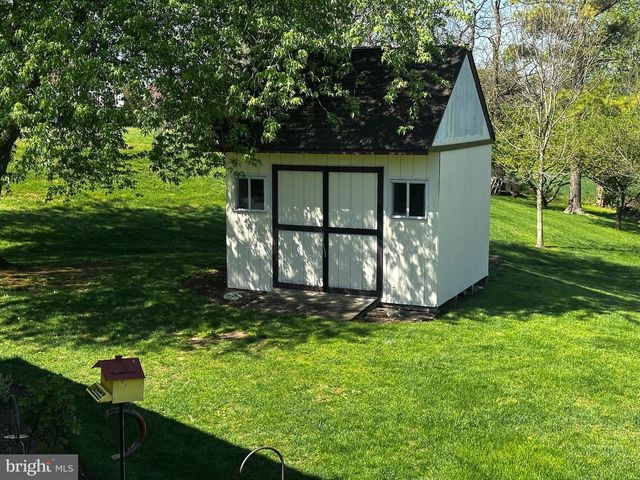 2117 BAINBRIDGE RD, Elizabethtown, PA 17022