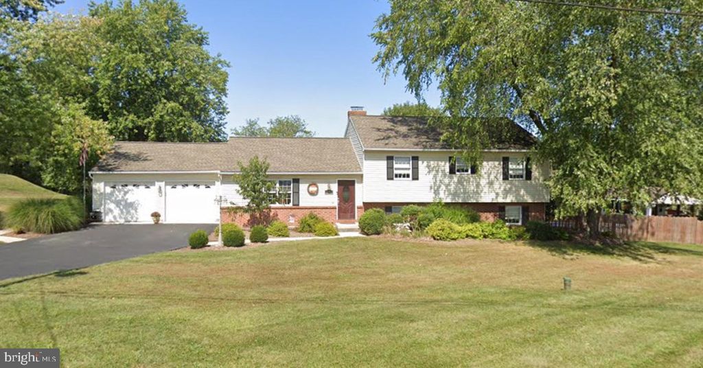 2117 BAINBRIDGE RD, Elizabethtown, PA 17022