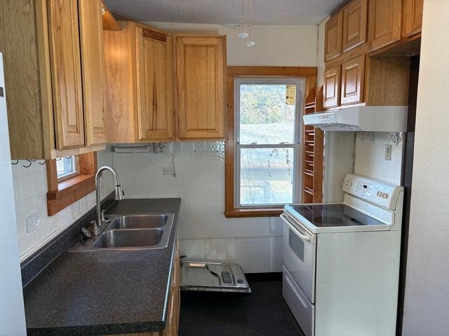 1124 University Drive S, Fargo, ND 58103