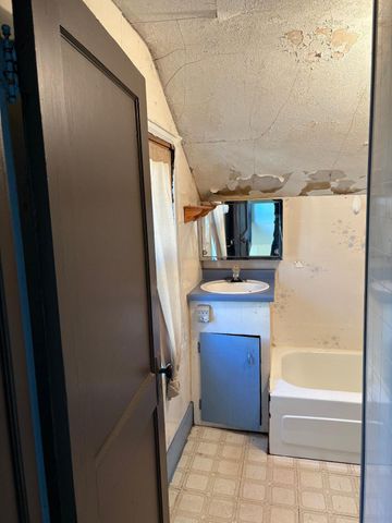 1124 University Drive S, Fargo, ND 58103