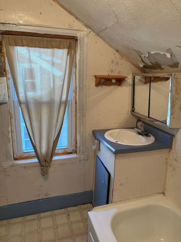 1124 University Drive S, Fargo, ND 58103