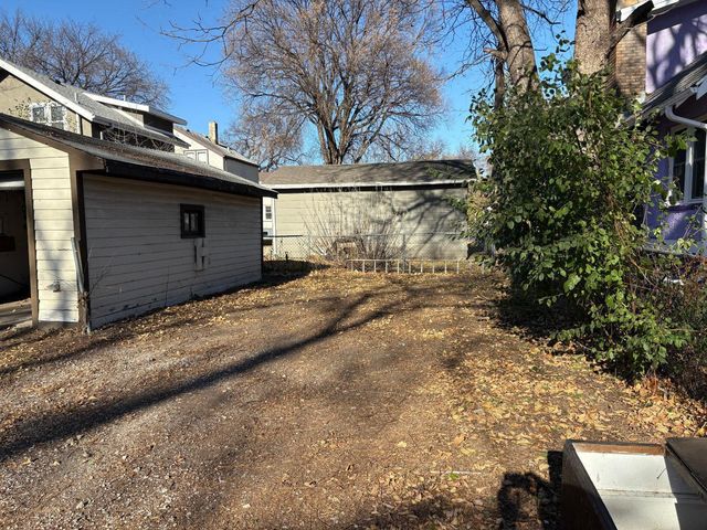 1124 University Drive S, Fargo, ND 58103