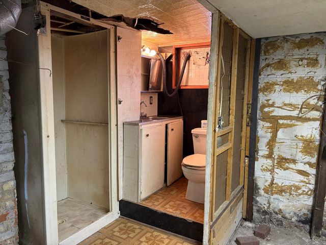 1124 University Drive S, Fargo, ND 58103