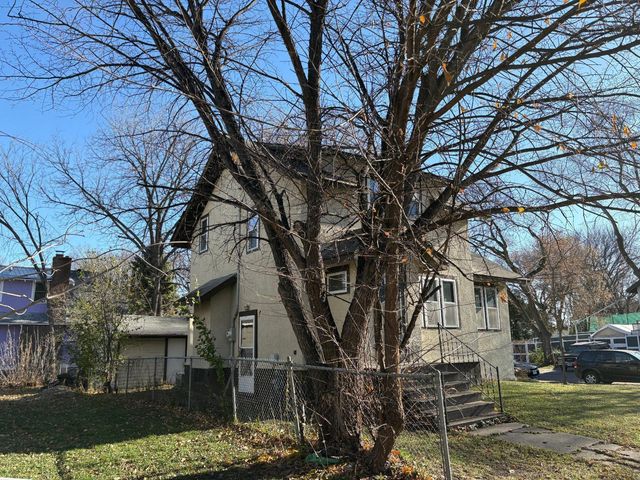 1124 University Drive S, Fargo, ND 58103