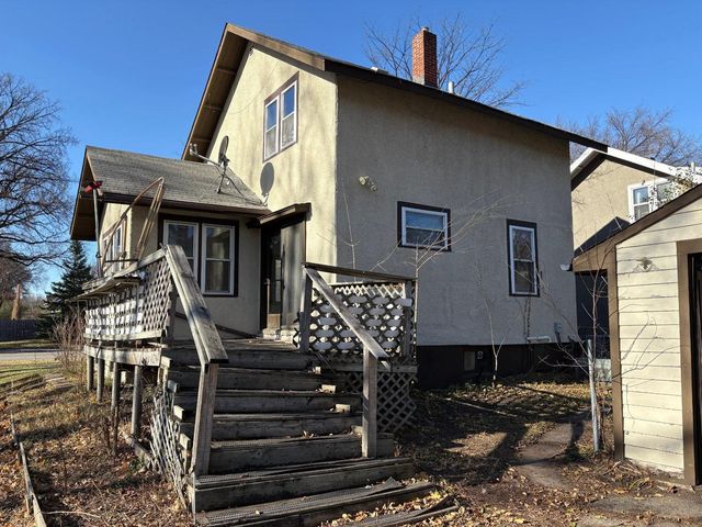 1124 University Drive S, Fargo, ND 58103