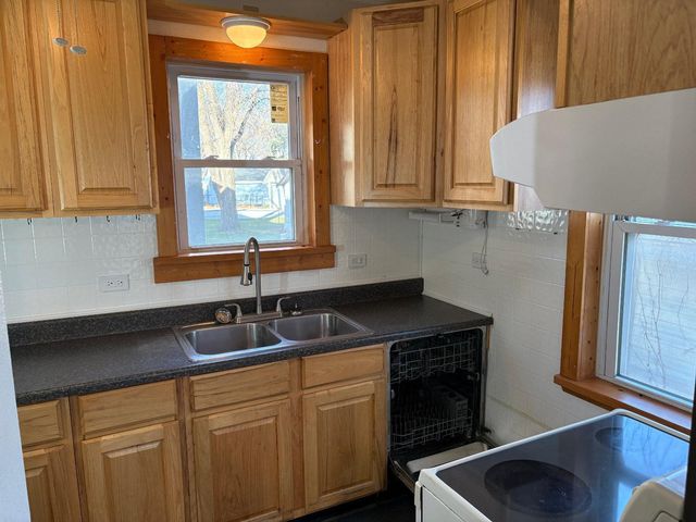 1124 University Drive S, Fargo, ND 58103