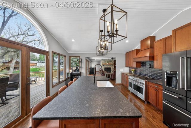 3945 N Vanstone Drive, Commerce Charter Township, MI 48382