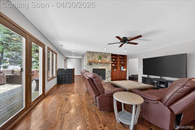 3945 N Vanstone Drive, Commerce Charter Township, MI 48382