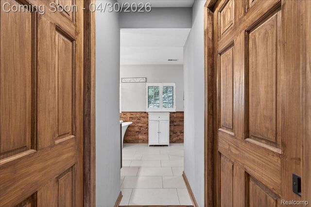 3945 N Vanstone Drive, Commerce Charter Township, MI 48382