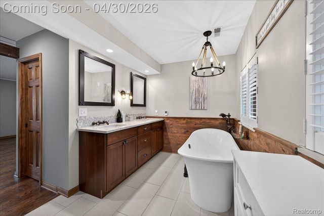 3945 N Vanstone Drive, Commerce Charter Township, MI 48382
