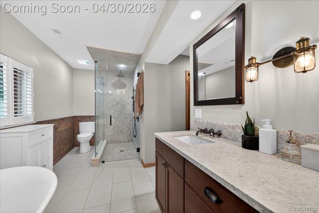 3945 N Vanstone Drive, Commerce Charter Township, MI 48382