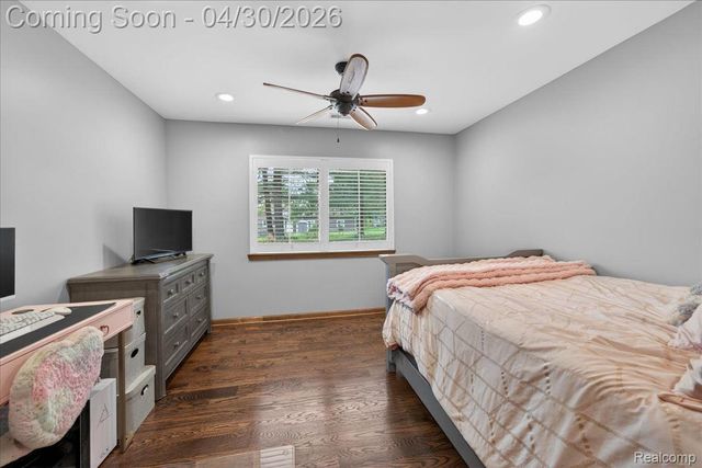 3945 N Vanstone Drive, Commerce Charter Township, MI 48382