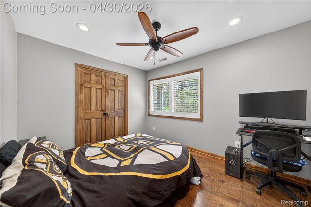 3945 N Vanstone Drive, Commerce Charter Township, MI 48382
