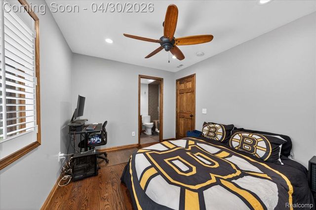 3945 N Vanstone Drive, Commerce Charter Township, MI 48382