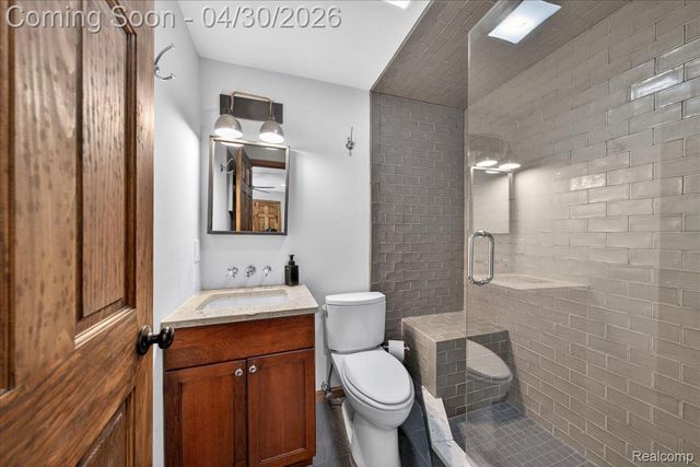 3945 N Vanstone Drive, Commerce Charter Township, MI 48382