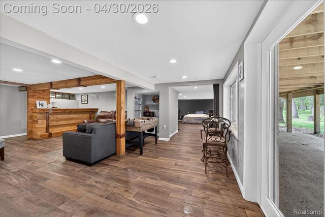 3945 N Vanstone Drive, Commerce Charter Township, MI 48382