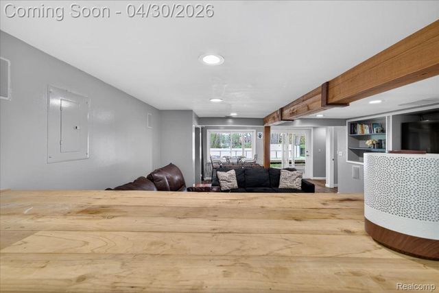 3945 N Vanstone Drive, Commerce Charter Township, MI 48382