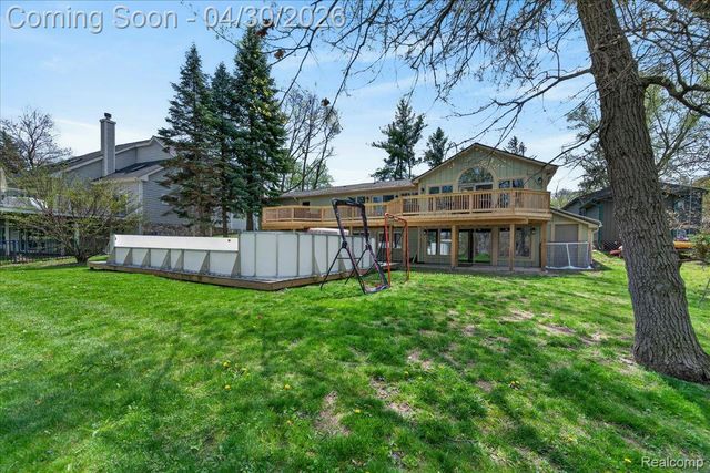 3945 N Vanstone Drive, Commerce Charter Township, MI 48382