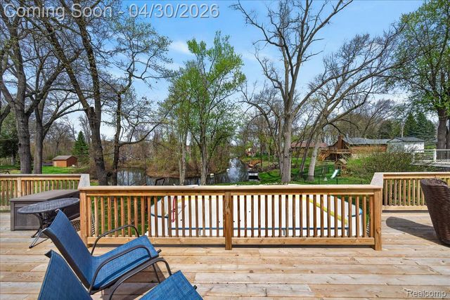 3945 N Vanstone Drive, Commerce Charter Township, MI 48382