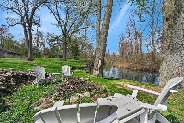 3945 N Vanstone Drive, Commerce Charter Township, MI 48382
