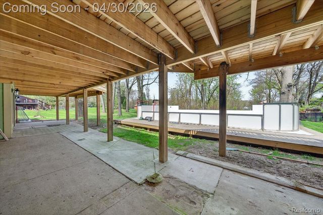 3945 N Vanstone Drive, Commerce Charter Township, MI 48382