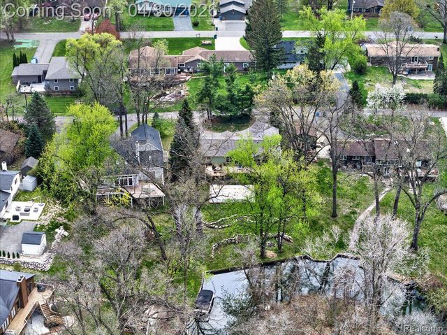 3945 N Vanstone Drive, Commerce Charter Township, MI 48382