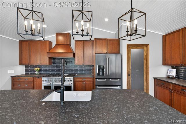 3945 N Vanstone Drive, Commerce Charter Township, MI 48382