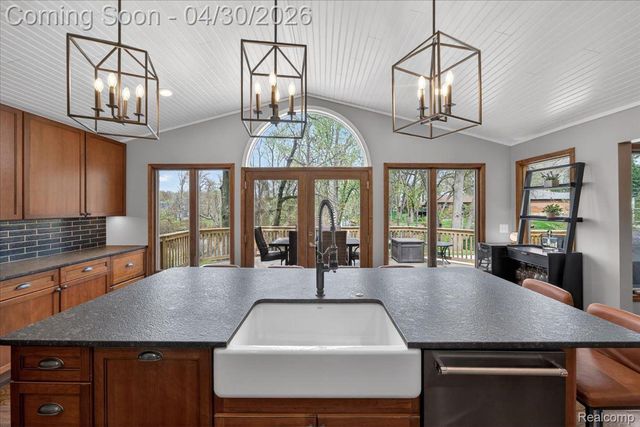 3945 N Vanstone Drive, Commerce Charter Township, MI 48382