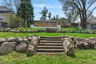 3945 N Vanstone Drive, Commerce Charter Township, MI 48382