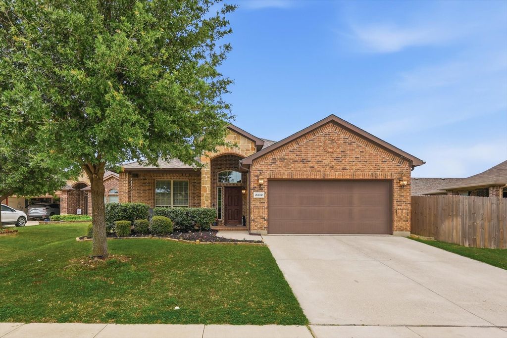2432 Half Moon Bay Lane, Fort Worth, TX 76177