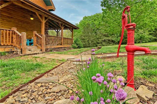 8200 Highway 221, Eureka Springs, AR 72632